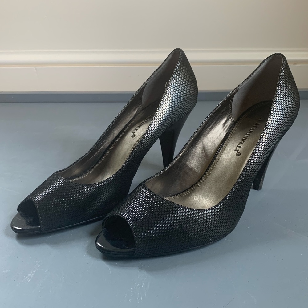 Peep Toe Pumps!